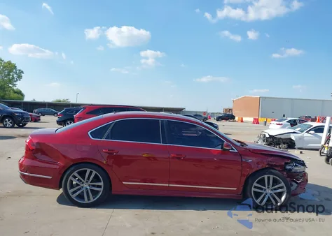 2017 Volkswagen Passat 1.8T R-Line z USA, uszkodzony, nr VIN 1VWDT7A33HC046987